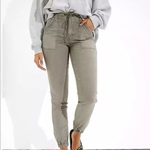 American Eagle super stretch jogger jean size 6, light blue